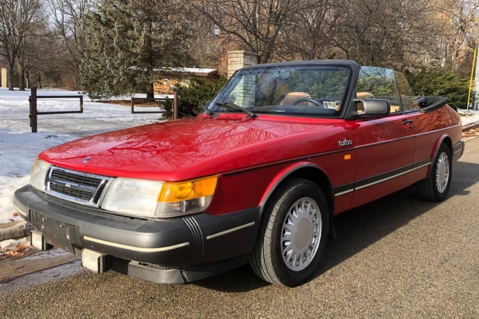 1987 Saab 900 sold for $8,600