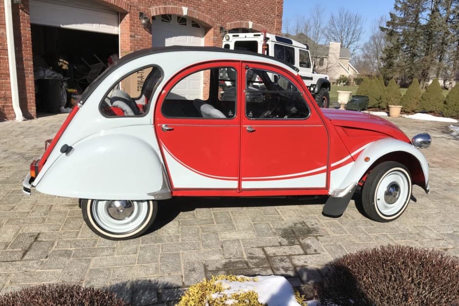 1986 Citroen 2CV sold for $11,800