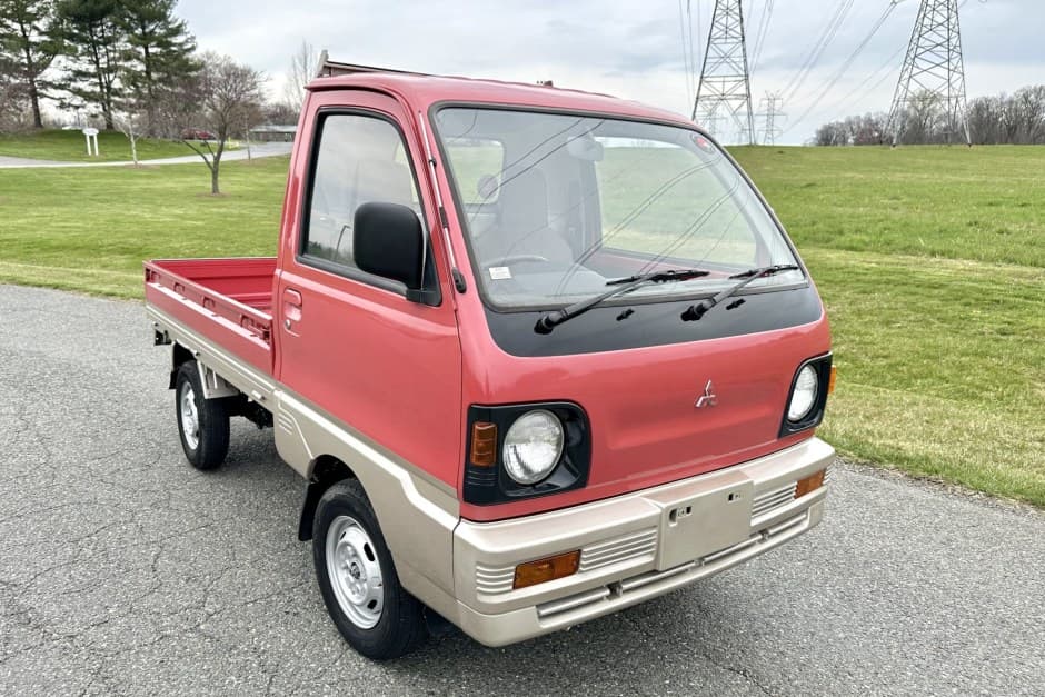 1993 Mitsubishi Minicab sold for $8,000