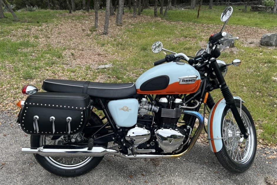 2009 Triumph New Bonneville (2000+) sold for $9,200