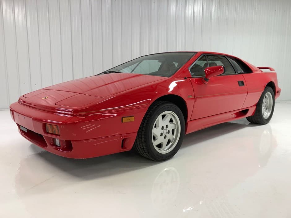 1990 Lotus Esprit sold for $32,500