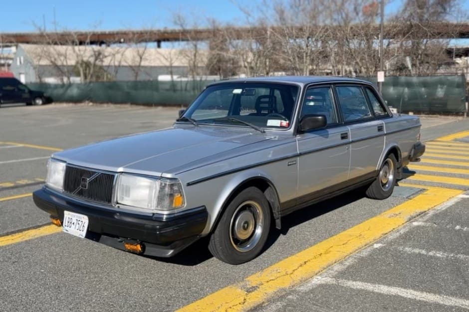 1987 Volvo 240 sold for $4,300