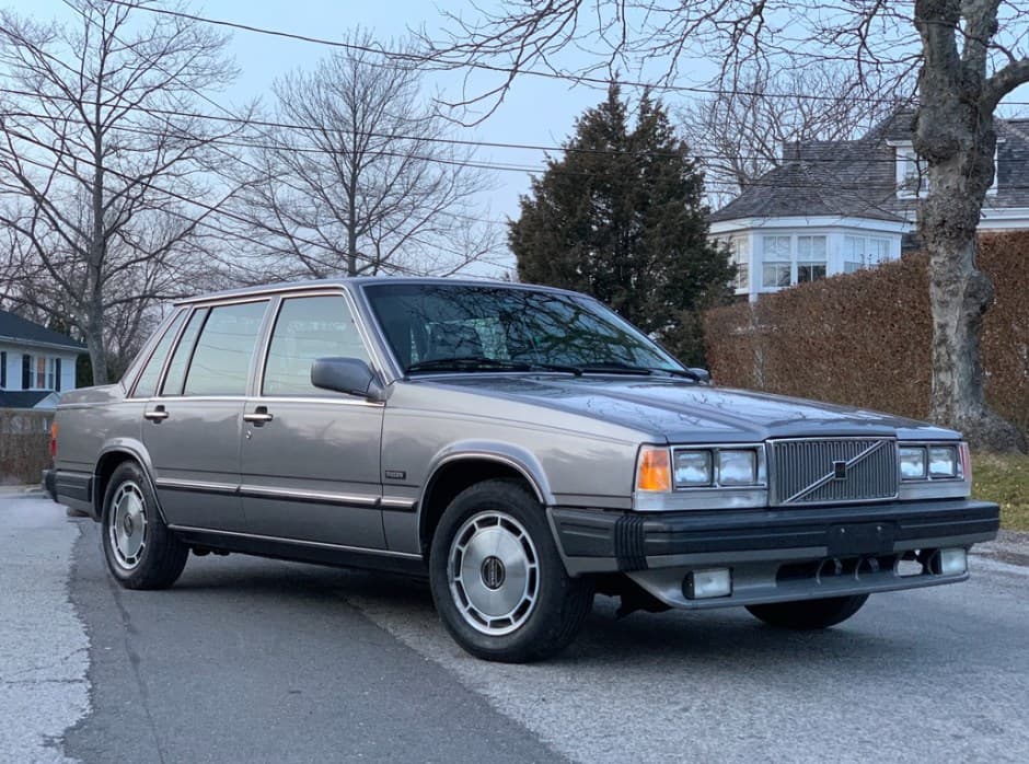 1986 Volvo 700-Series sold for $4,500