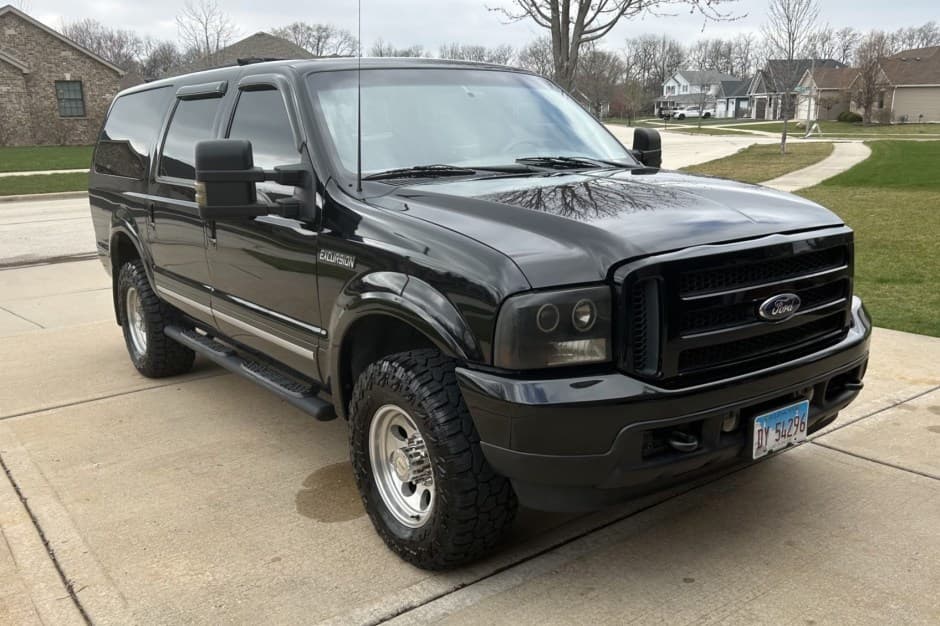 2003 Ford Excursion sold for $25,000
