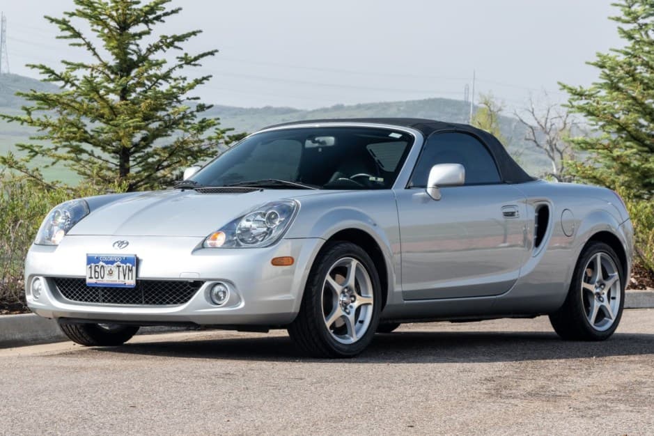 2005 Toyota W30 MR2 sold for $17,250
