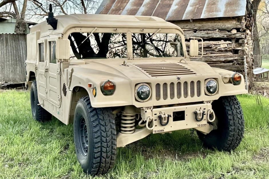 2004 Hummer HMMWV/Humvee sold for $20,100