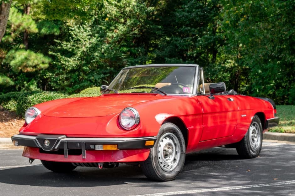 1987 Alfa Romeo 105/115 Spider Series 3 sold for $6,501