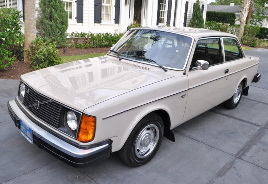1979 Volvo 240 sold for $10,800