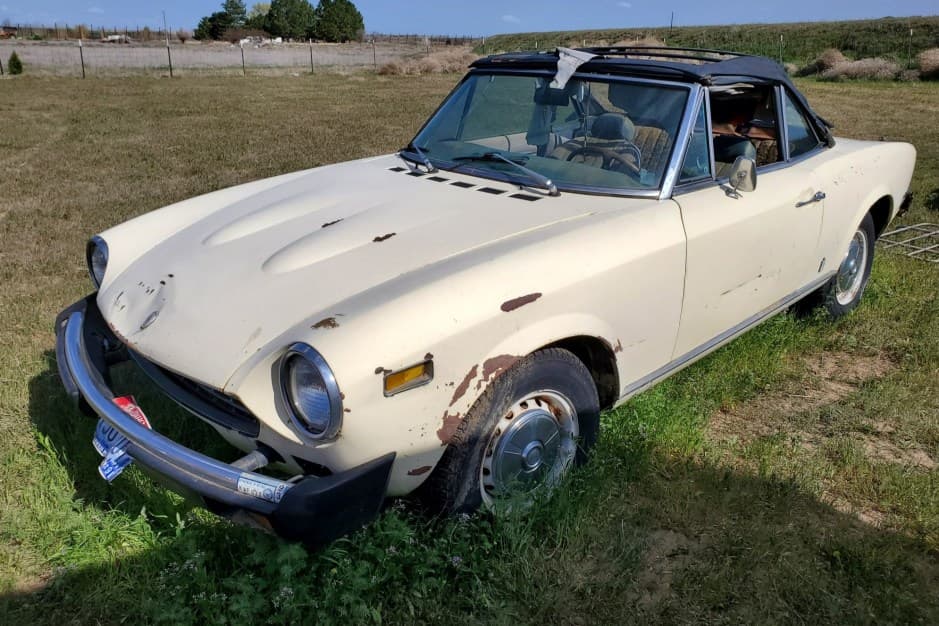 1978 Fiat 124 Spider (1966-1985) sold for $3,000