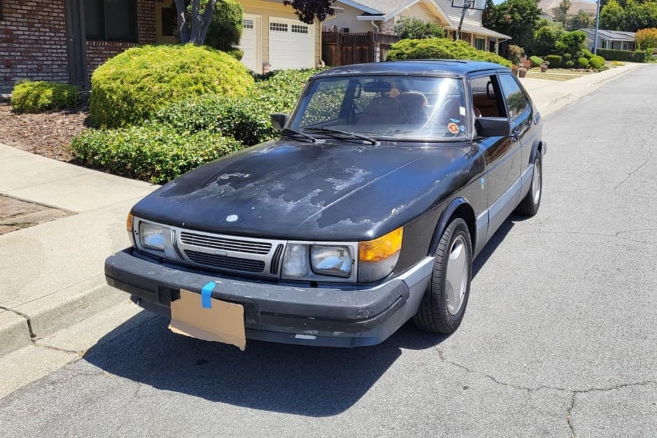 1985 Saab 900 sold for $4,100