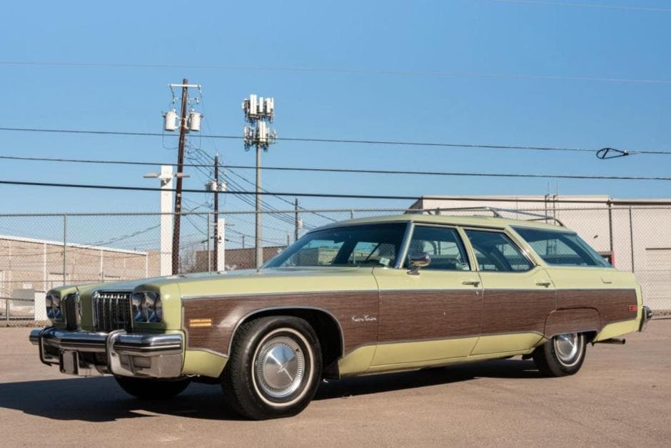 1974 Oldsmobile Custom Cruiser sold for $14,750