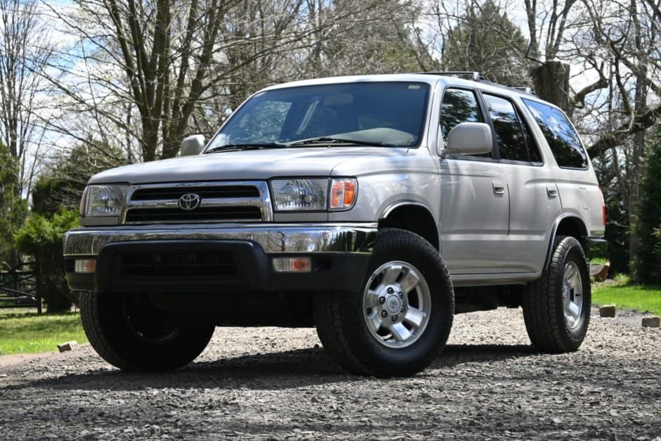 2000 Toyota 4Runner (N180) sold for $17,250