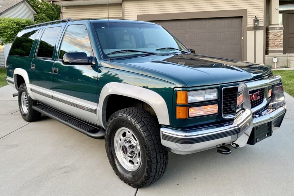 1997 GMC Suburban (GMT400 1992-1999) sold for $28,000