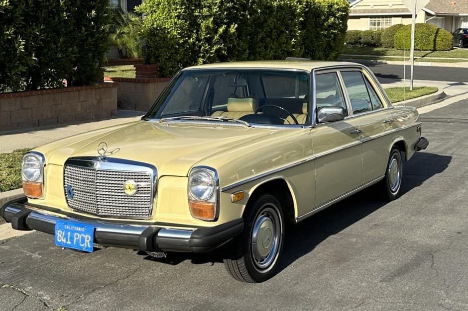 1976 Mercedes-Benz W114 & W115 sold for $9,200