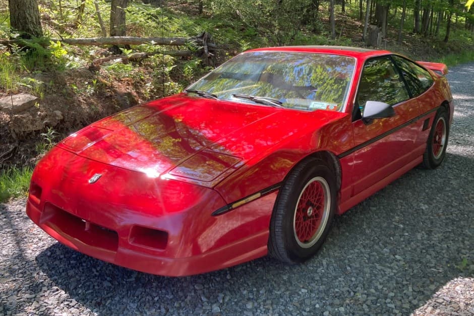 1986 Pontiac Fiero sold for $7,900