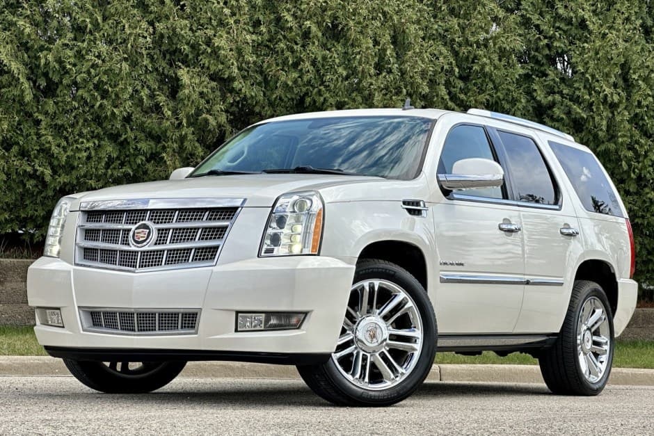 2014 Cadillac Escalade & EXT GMT900 (2007-2014) sold for $27,500