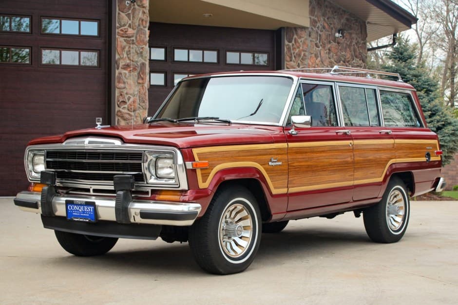 1986 Jeep SJ Grand Wagoneer sold for $34,300