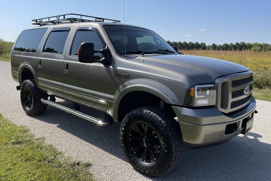 2005 Ford Excursion sold for $40,750