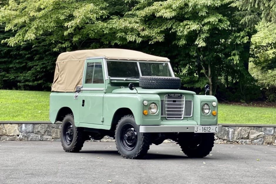 1976 Land Rover Series 88 sold for $28,750