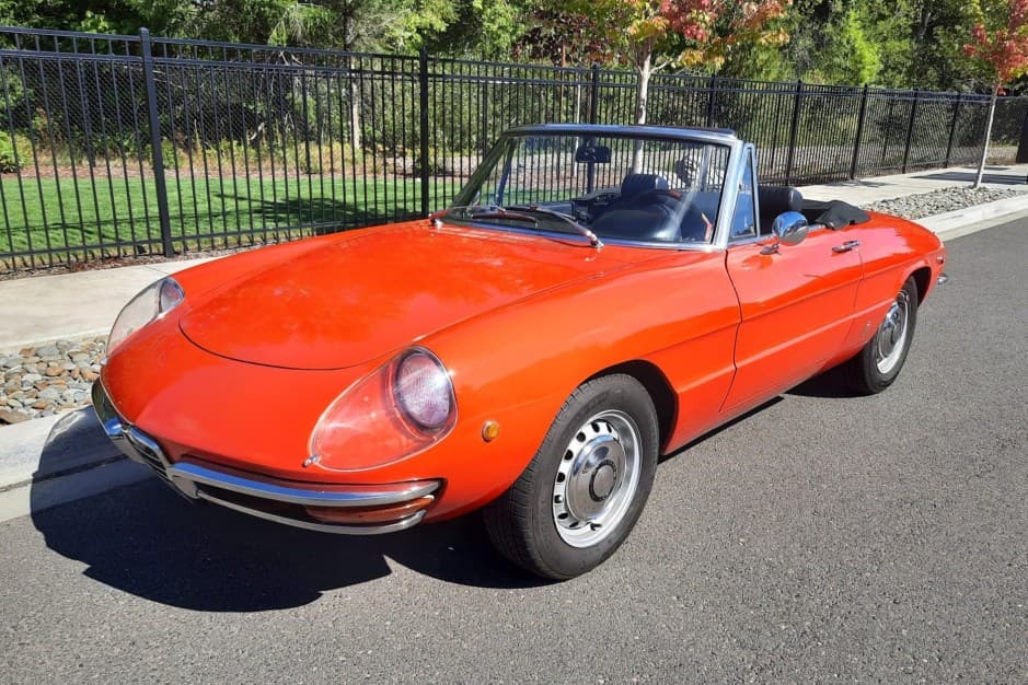 1969 Alfa Romeo 105/115 Spider Series 1 sold for $35,000