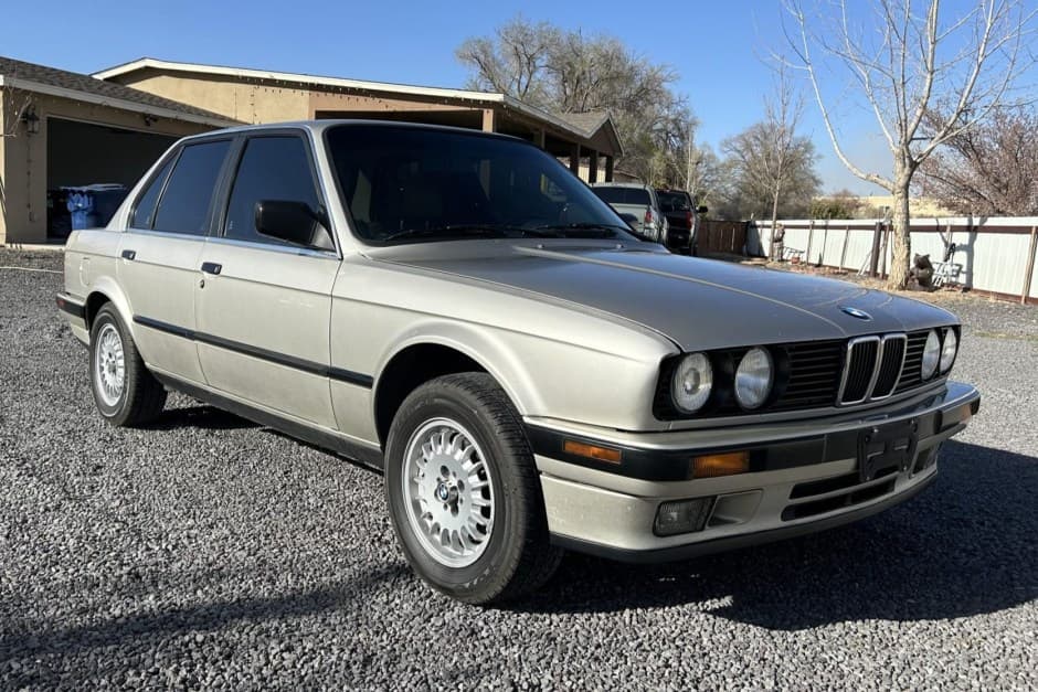 1989 BMW E30 3-Series Sedan sold for $8,900