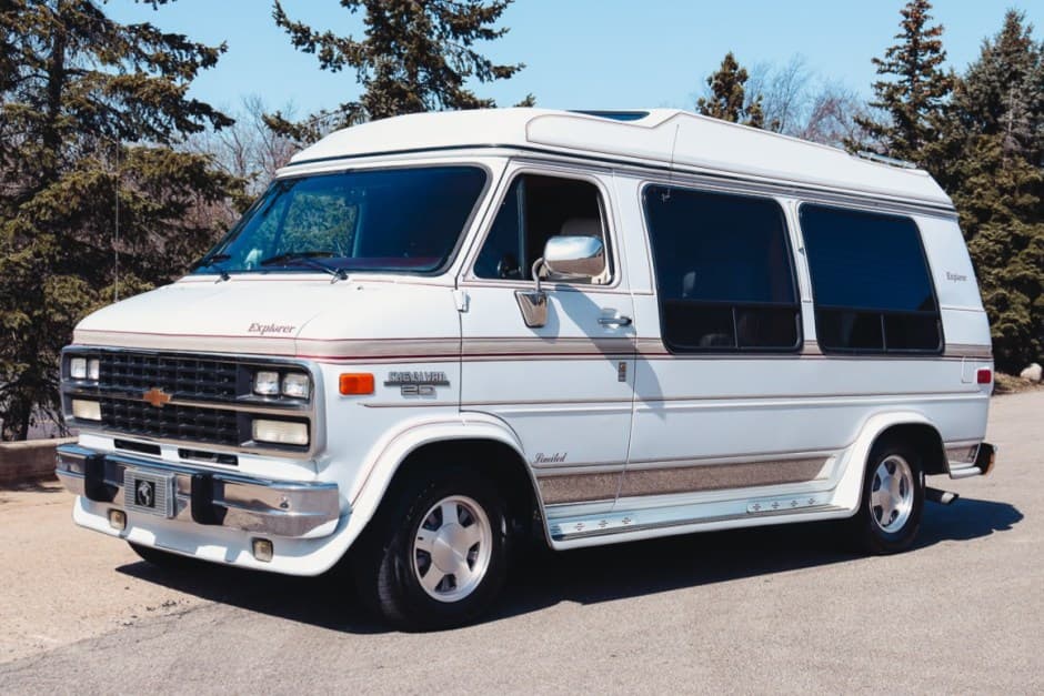 1995 Chevrolet G-Series Van sold for $18,550