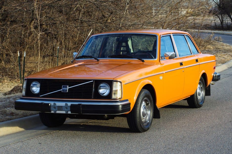 1976 Volvo 240 sold for $5,900