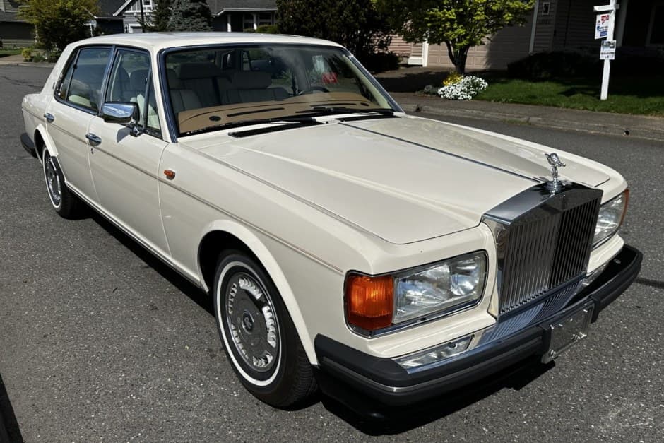 1995 Rolls-Royce SZ Silver Spirit & Silver Spur sold for $28,250