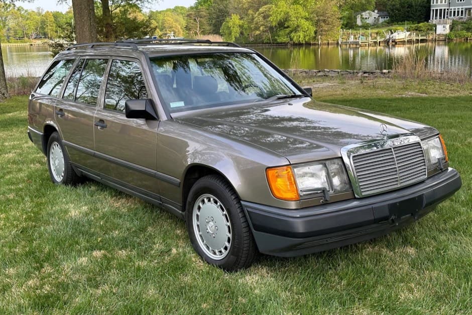 1988 Mercedes-Benz W124 E-Class sold for $20,500