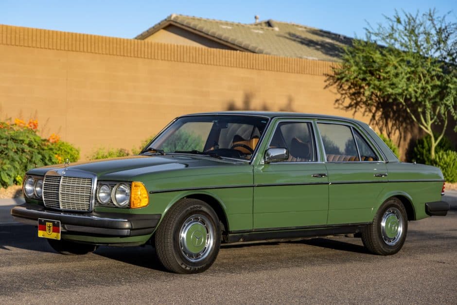1977 Mercedes-Benz W123 sold for $16,250