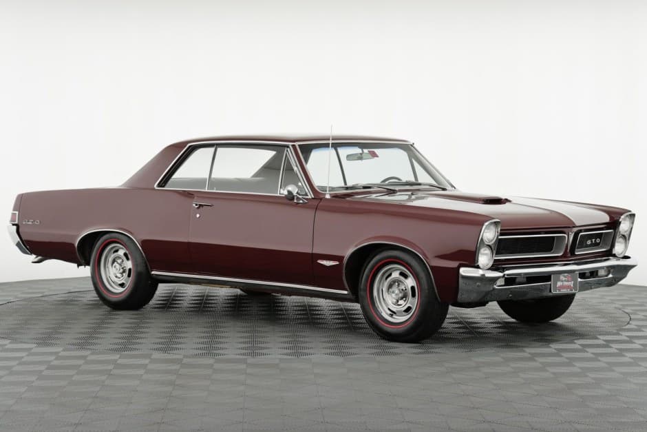 1965 Pontiac GTO sold for $32,100