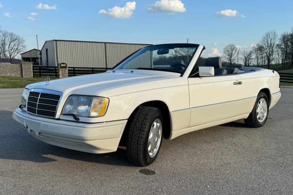 1994 Mercedes-Benz W124 E-Class sold for $19,000