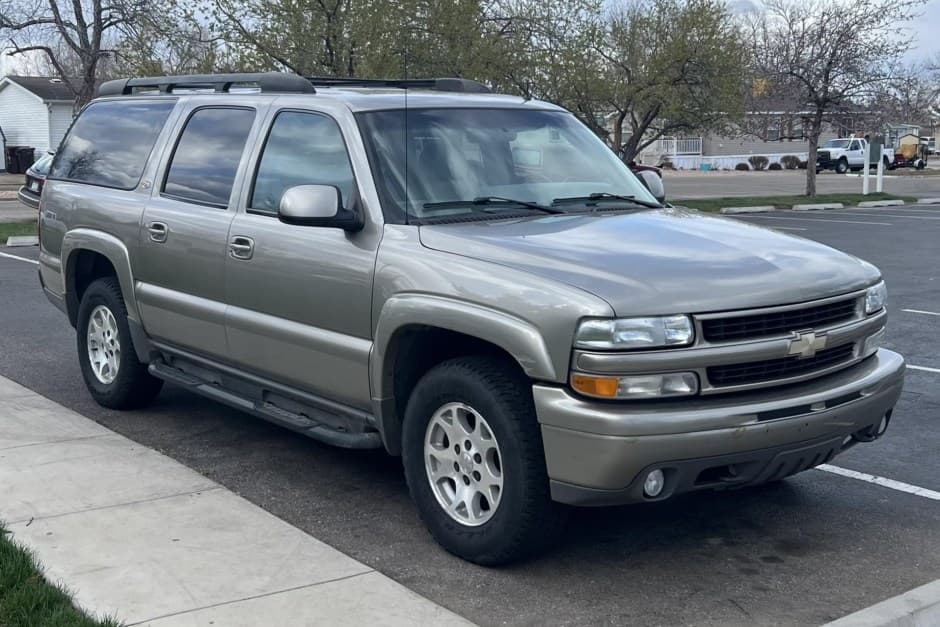 2002 Chevrolet Suburban (GMT800 2000-2006) sold for $17,500