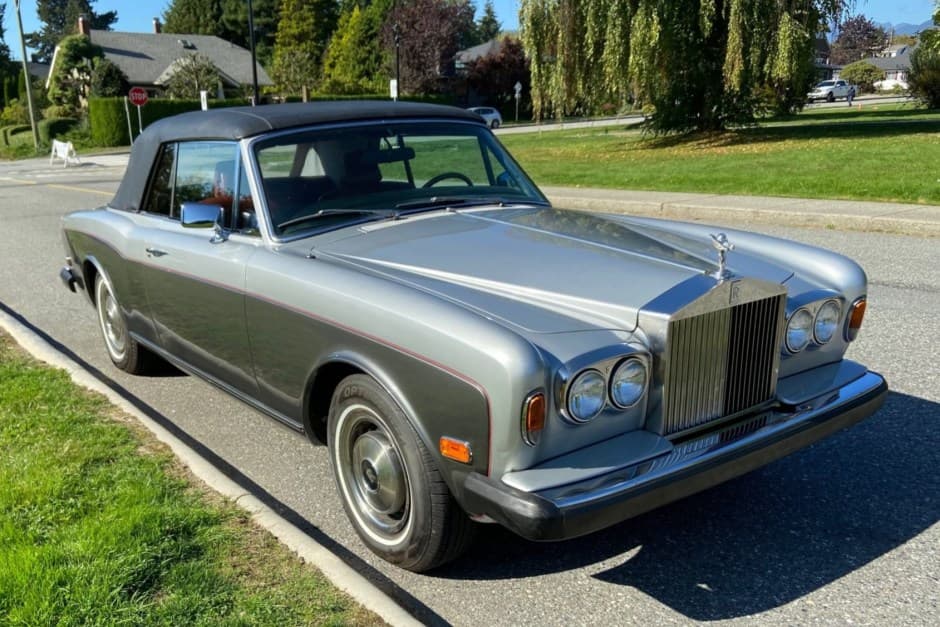 1975 Rolls-Royce Corniche sold for $32,000