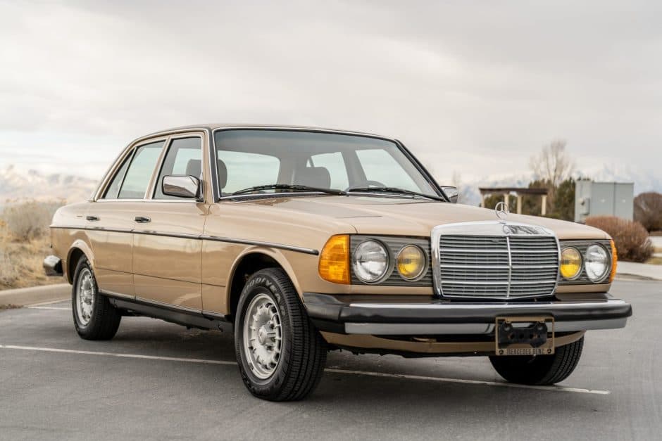 1985 Mercedes-Benz W123 sold for $13,250