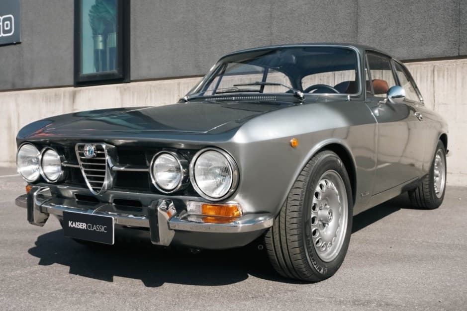 1970 Alfa Romeo 105/115 Series Coupe sold for $43,350