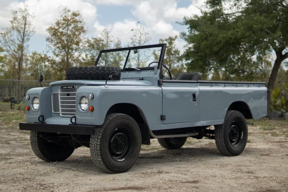 1971 Land Rover Series 109 sold for $26,750