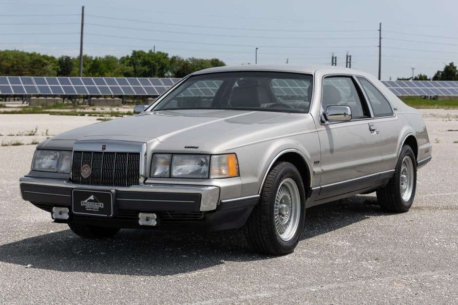 1989 Lincoln Continental Mark VII & Mark VII sold for $12,800