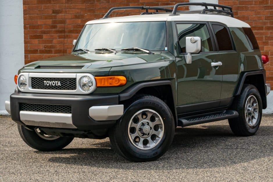 2012 Toyota FJ Cruiser sold for $42,500