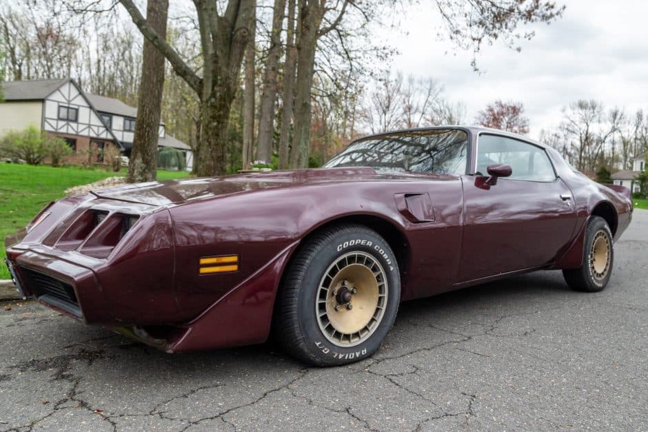 1981 Pontiac Firebird (1970-1981) sold for $7,000