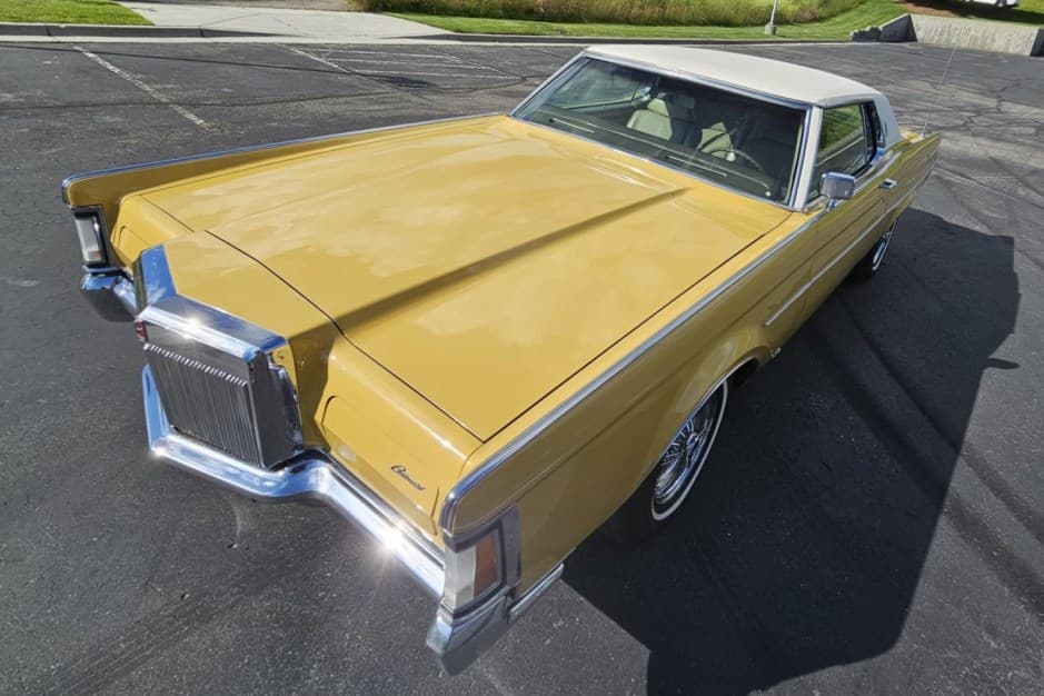1971 Lincoln Continental Mark III (1969-1971) sold for $5,100