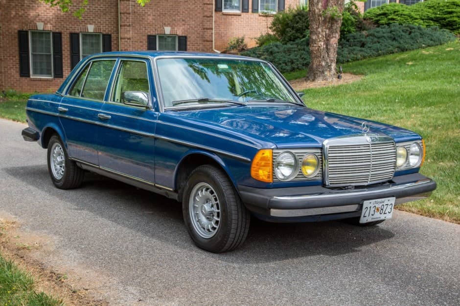 1983 Mercedes-Benz W123 sold for $13,250