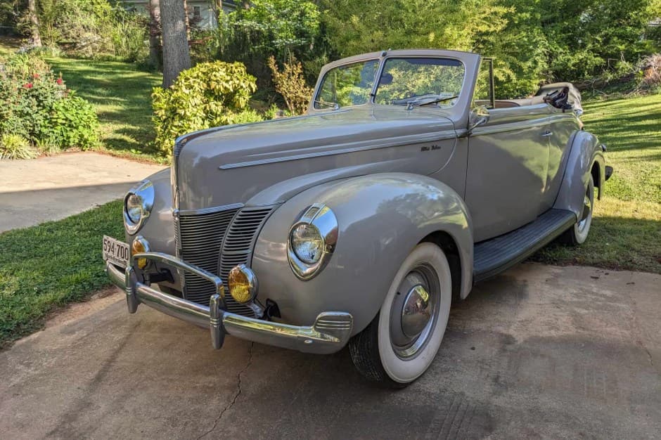 1940 Ford Standard, Deluxe, & Super Deluxe sold for $25,250