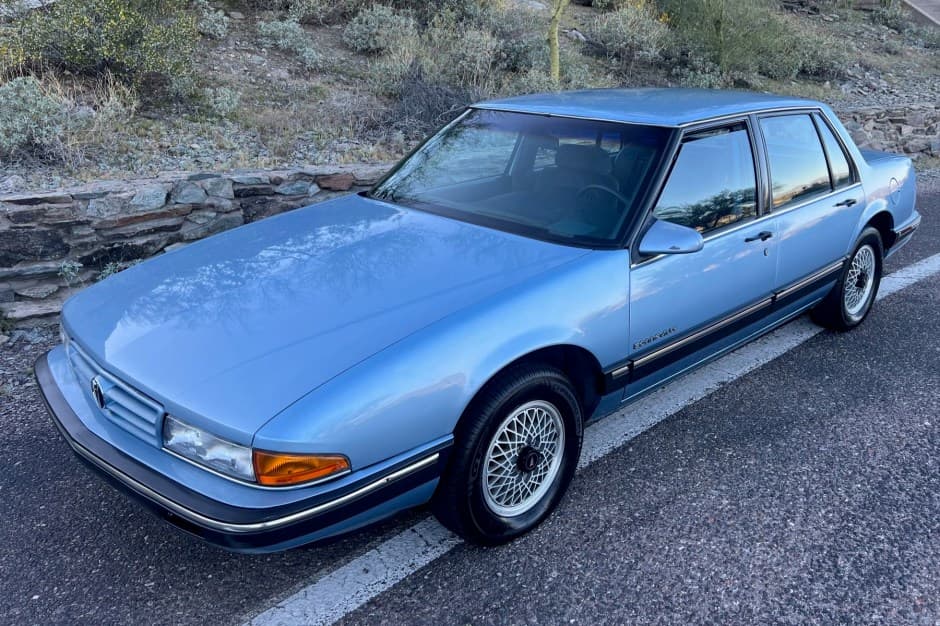1990 Pontiac Bonneville sold for $4,700