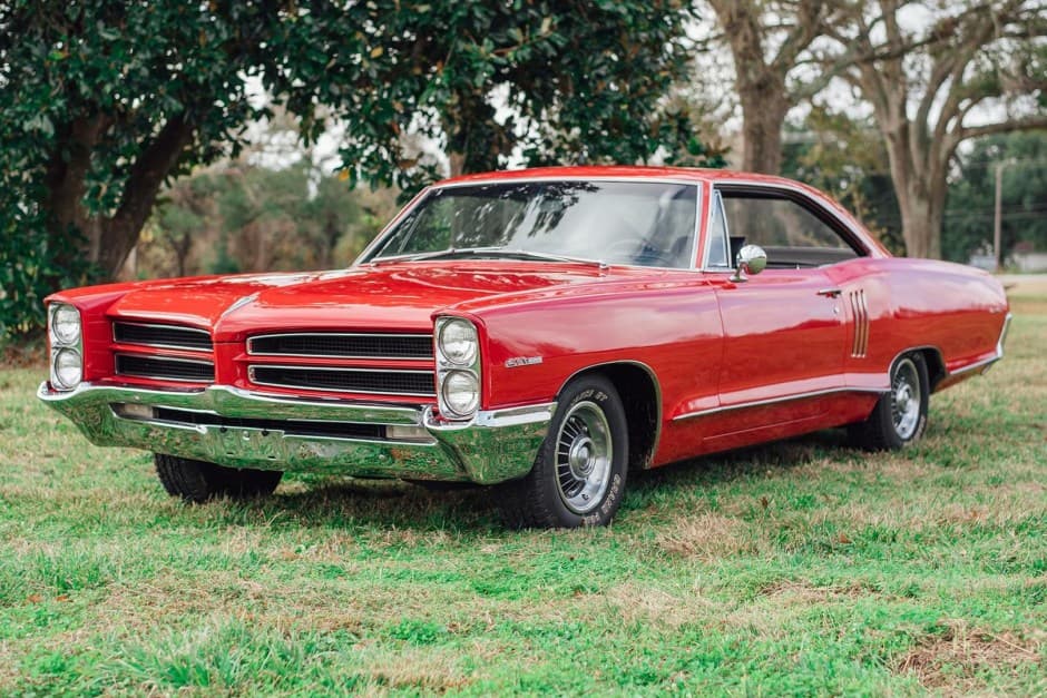 1966 Pontiac Catalina sold for $28,750