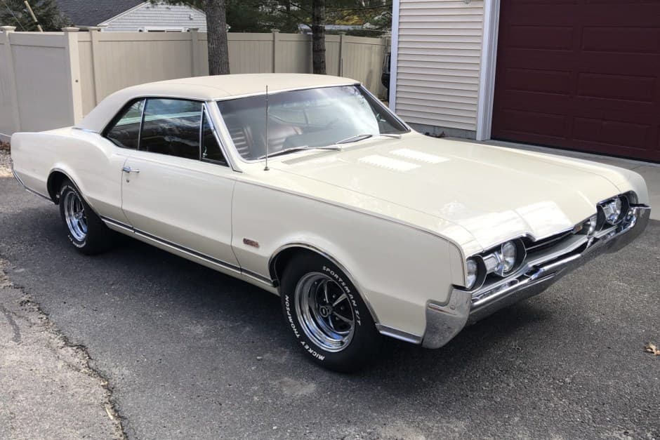 1967 Oldsmobile 442 sold for $24,111