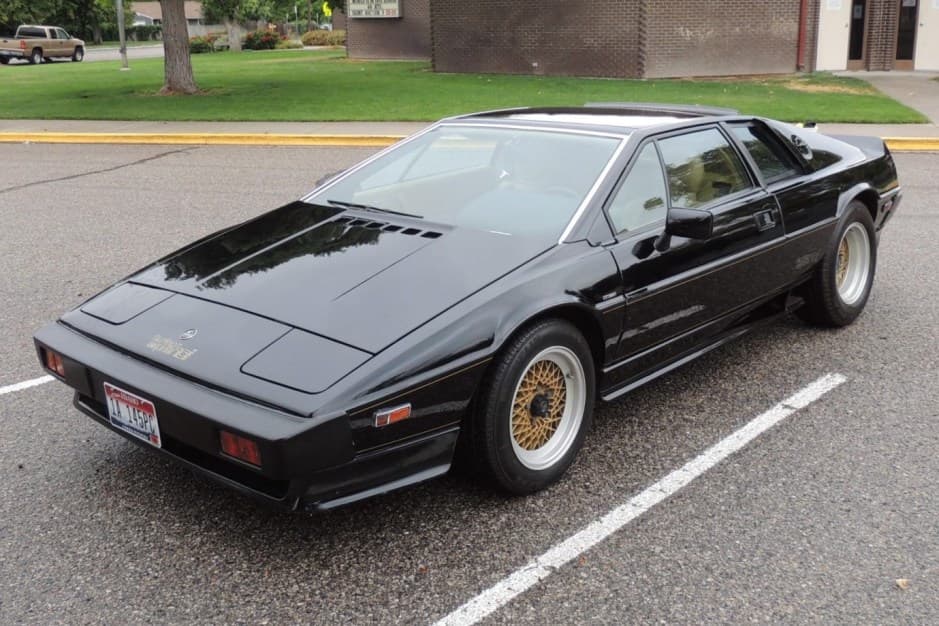 1986 Lotus Esprit sold for $34,666