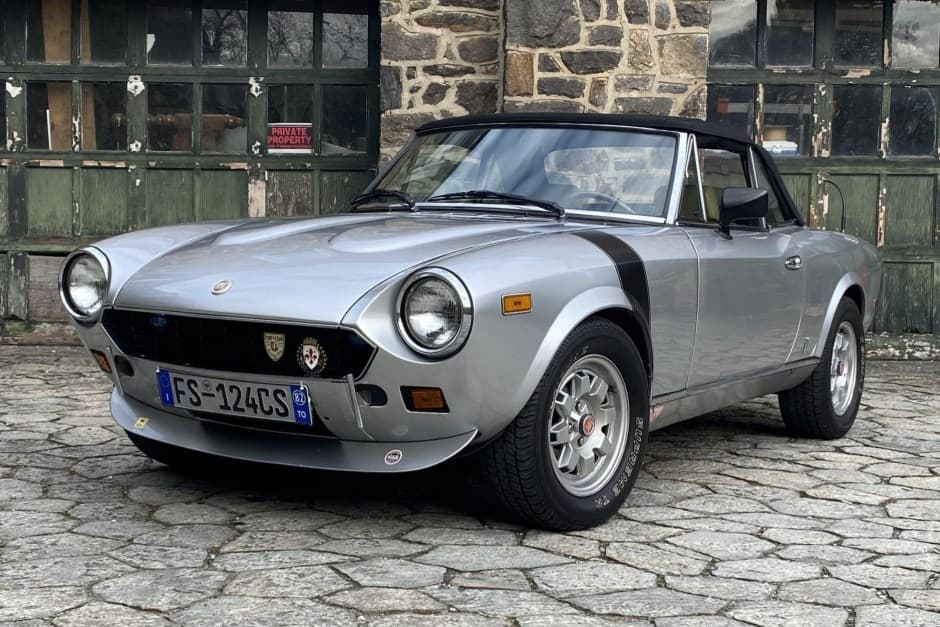 1982 Fiat 124 Spider (1966-1985) sold for $9,900