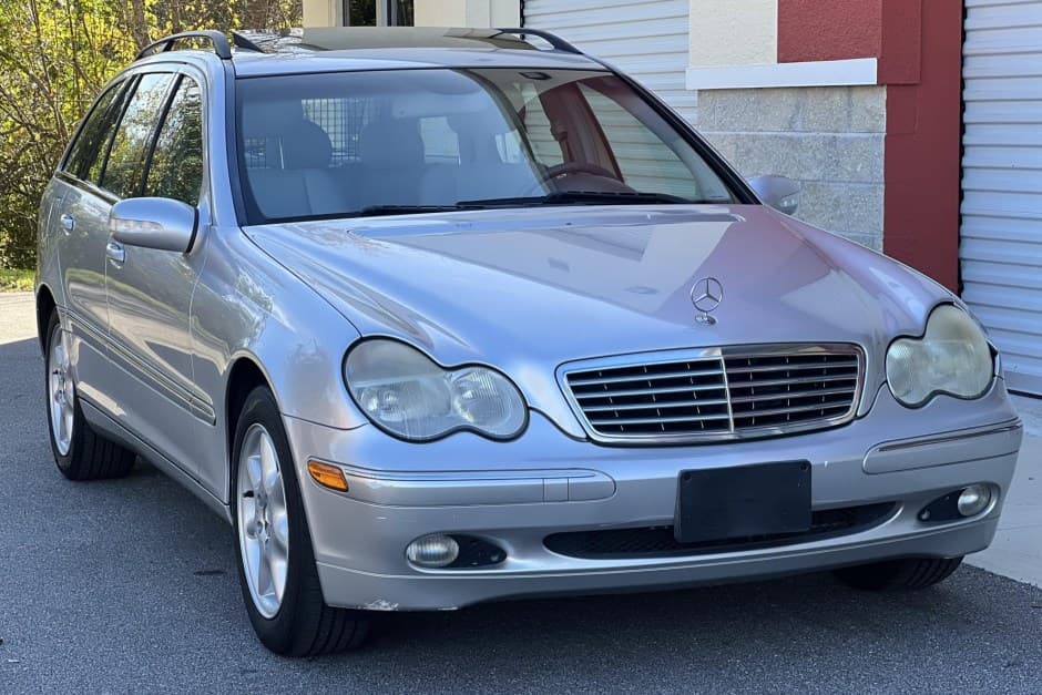 2004 Mercedes-Benz W203 C-Class sold for $7,700
