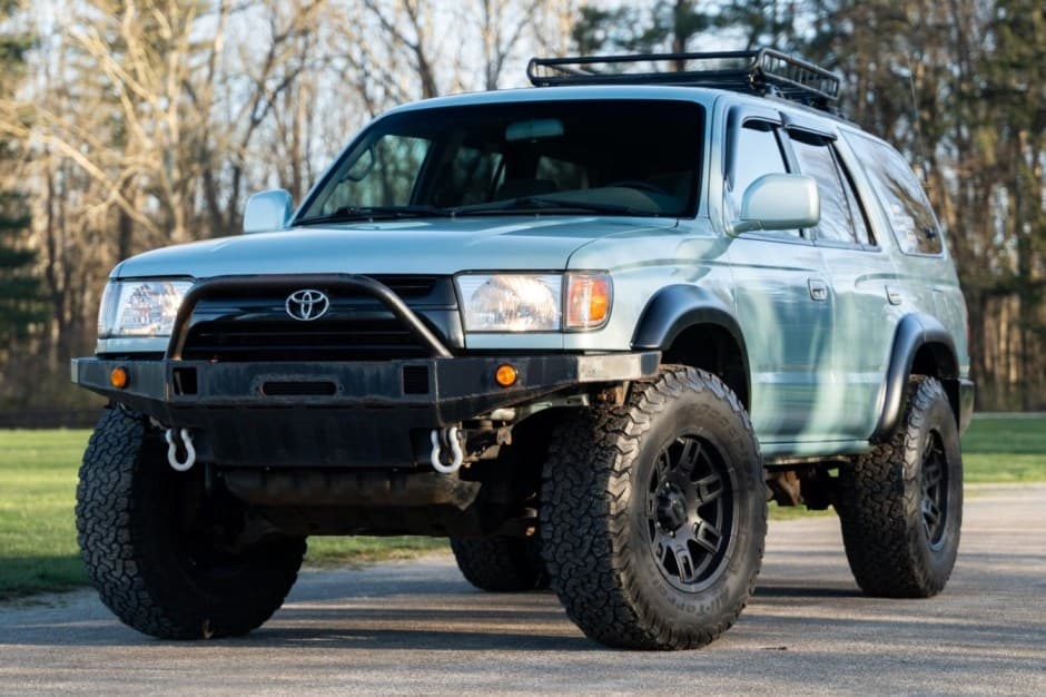 2001 Toyota 4Runner (N180) sold for $9,900
